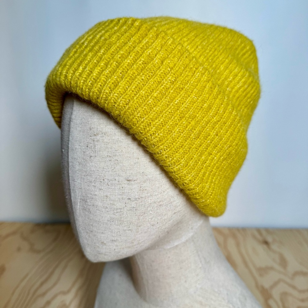 Zᴀʀᴀ Tʜɪᴄᴋ Kɴɪᴛ Rɪʙʙᴇᴅ Bᴇᴀɴɪᴇ ɪɴ Cʜᴀʀᴛʀᴇᴜsᴇ